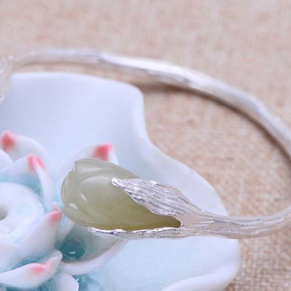 Handcraft Sterling Silver Cuff Bracelet with Sculpted Natural Jade Gardenias Silver Bangle (B6032401GREEN)