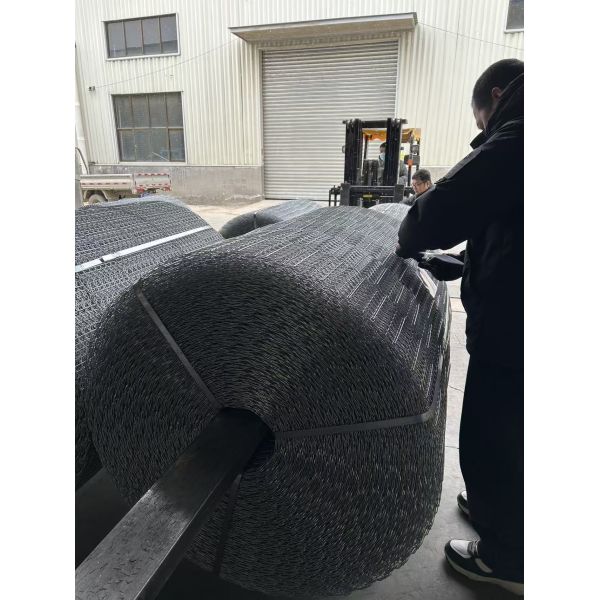 Six Rolls Per Bundle Pipeline Reinforced Mesh For Oil And Gas