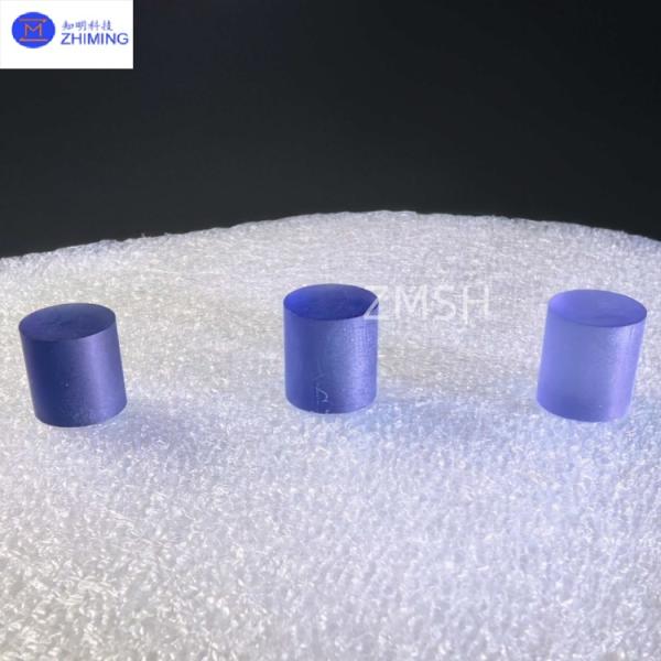 Gemas de zafiro de color cultivadas en laboratorio para joyería y horología