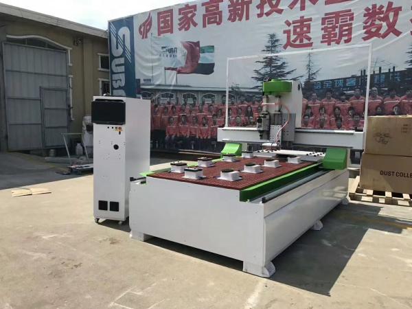 Machines pour la gravure de serrures de portes en bois ou en plastique
