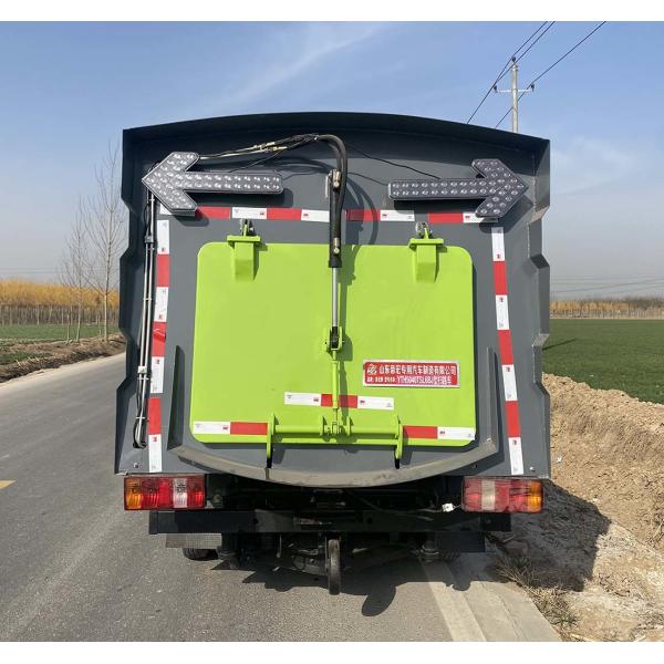 Camión de barreras de la calle con vacío 93% Eficiencia de barrido 2 mm espesor del tanque