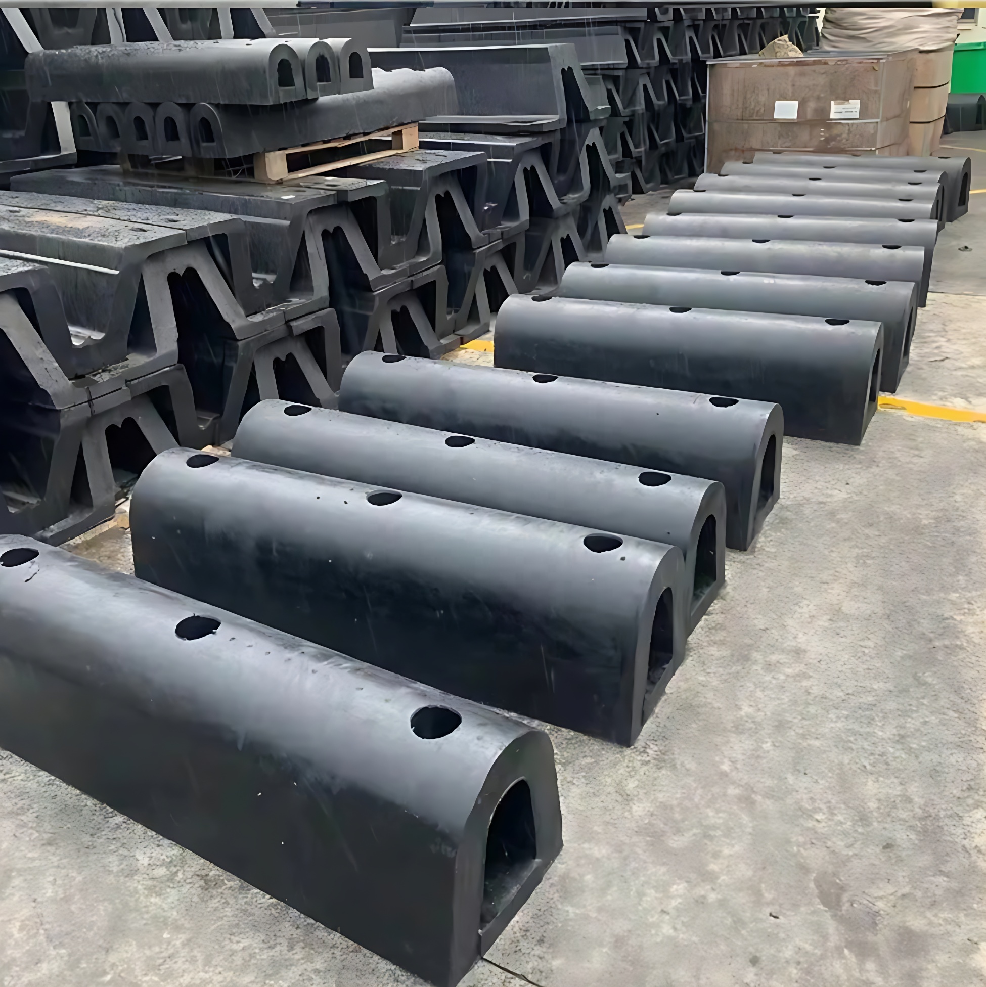 CCS Certified 3L# Natural Rubber Fender D-Shaped Design for Easy Mounting & Durability Black Customized Size for Ship Docks