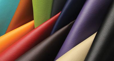 Couro artificial sintético 140 CM do PVC para o estofamento e os carros