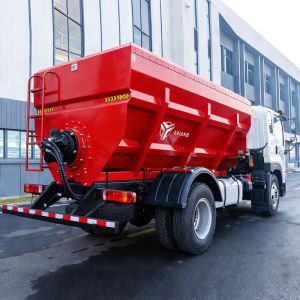 Auger-driven Bedding Spreader with 115 HP Engine and 8000 KG Load Capacity for Uniform Livestock Bedding