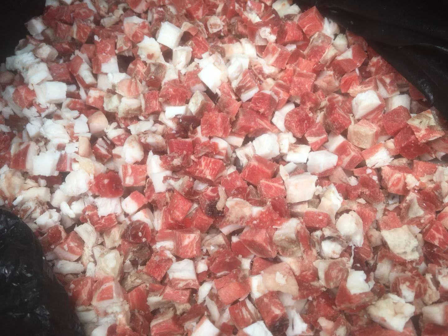 Емкость 1500КГ/Х автоматической машины Дисер мяса кубов говядины большая