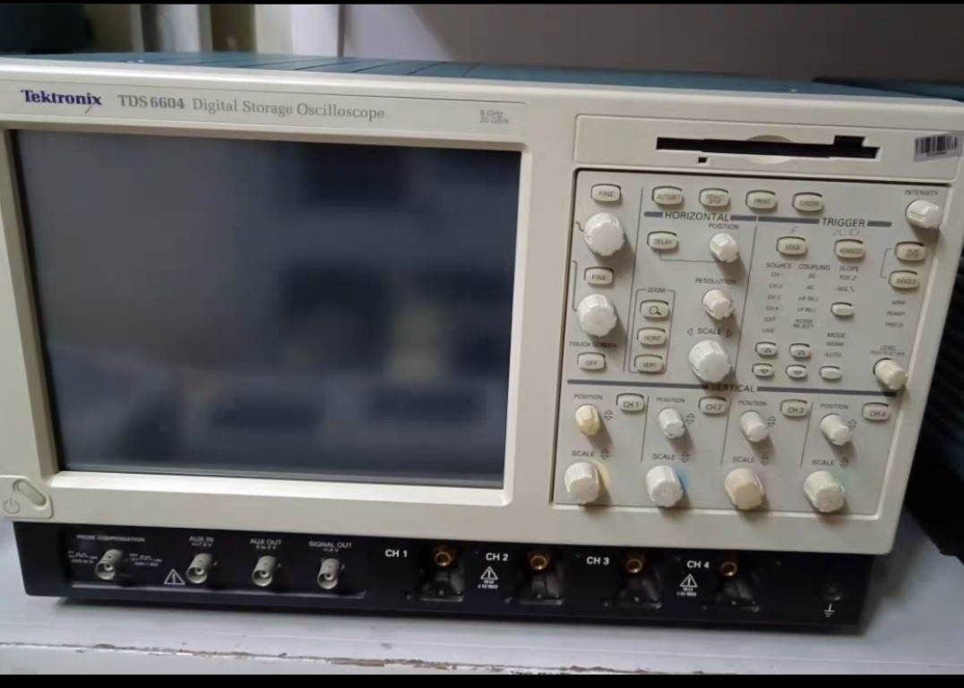 Использованный Осилоскоп Tektronix TDS6604 4 Ch 20/10 GS/S 6GHz Аналоговый Цифровой Осилоскоп