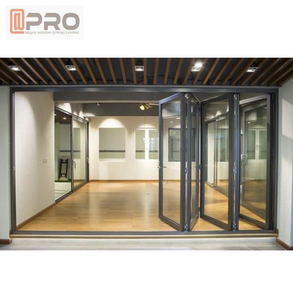 O pó revestiu as portas de dobramento de alumínio para construções comerciais personalizou a dobradura automática da segurança da porta de dobradura do tamanho para fazer