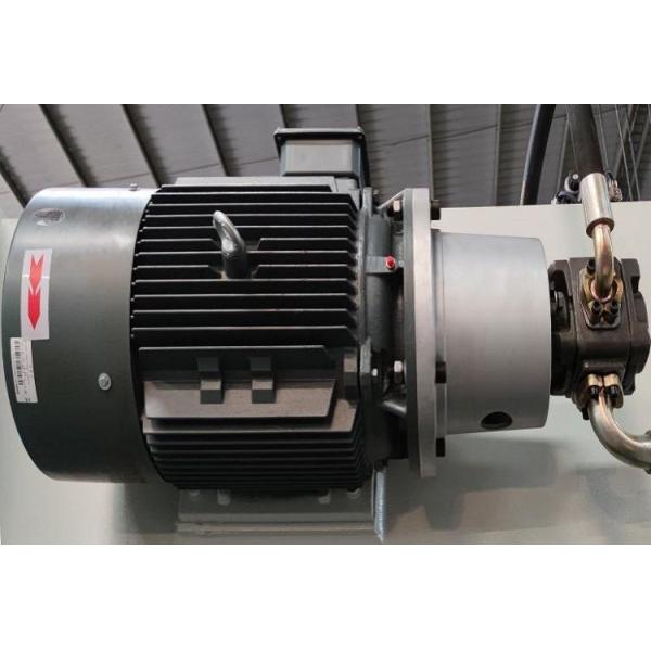 Frénésie hydraulique à presse CNC