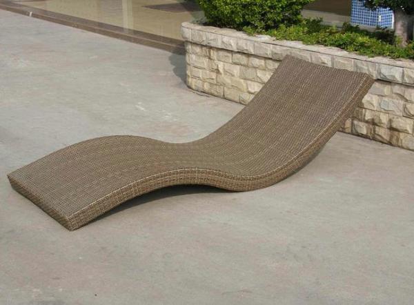 Modern Luxury Comfortable Wicker Rattan Sun Lounger For Poolside