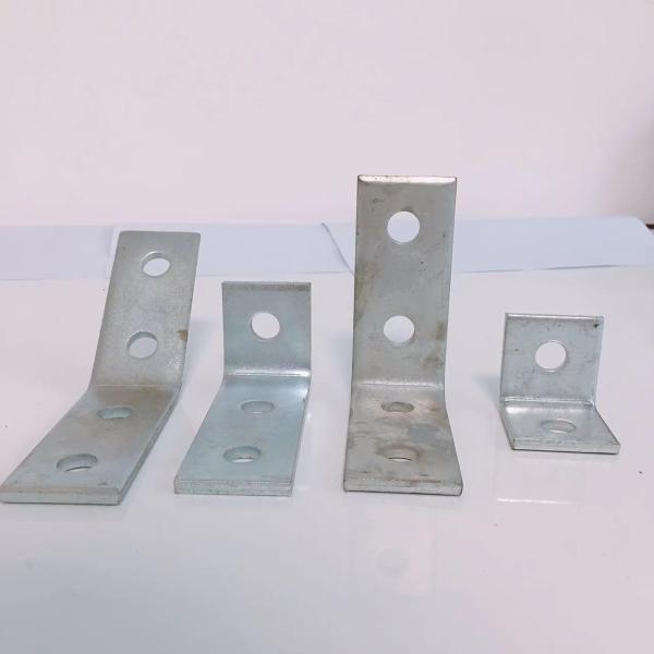 O gancho de moldação da viga do suporte de conector do ângulo do fardo do metal entalhou galvanizado pre