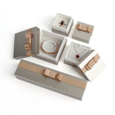 Flip Top Ivory Jewelry Gift Box Foam Inserts Lead Free For Ring Pendant