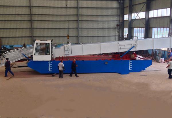 90KW 4000M2/H Aquatic Weed Harvesting Equipment With Storage Tipper Body