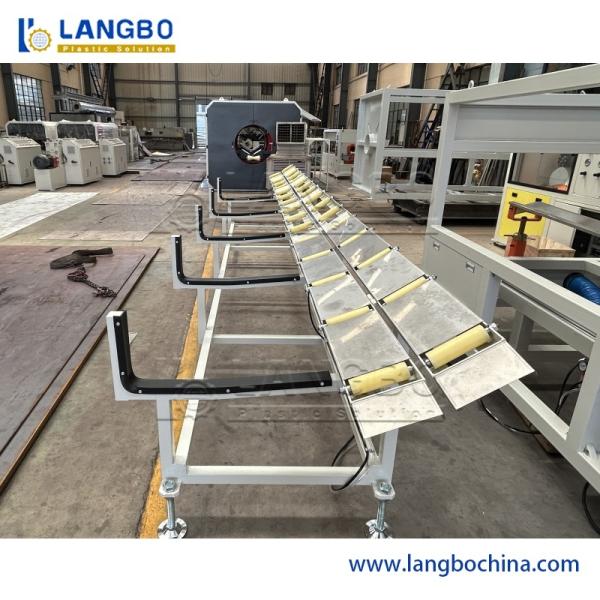 Емкость машины 300kg производства трубы PVC пластиковая/трубка PVC