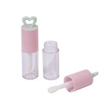 Couleur personnalisée 7 ml tube de vernis à lèvres en plastique à cœur creux pour emballage portable