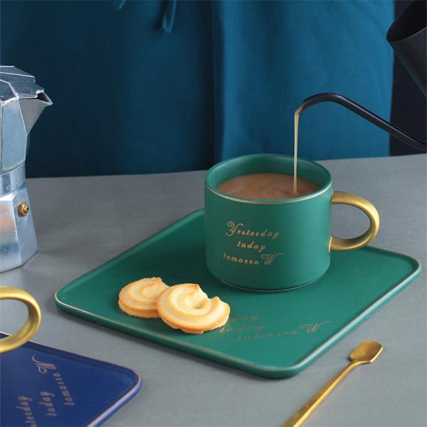 Modern Luxury White Porcelain Cups And Saucers Round Gold Inlay Colored