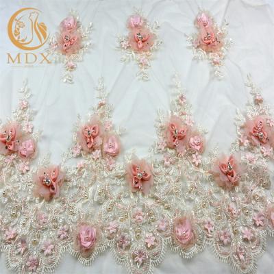 A flor feito a mão pura cora largura cor-de-rosa da tela MDX 135cm do laço bordada