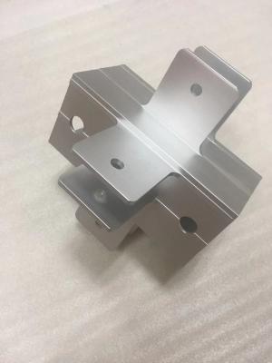 Suporte de alumínio fazendo à máquina do CNC com cor de prata anodizada prata dos furos de perfuração