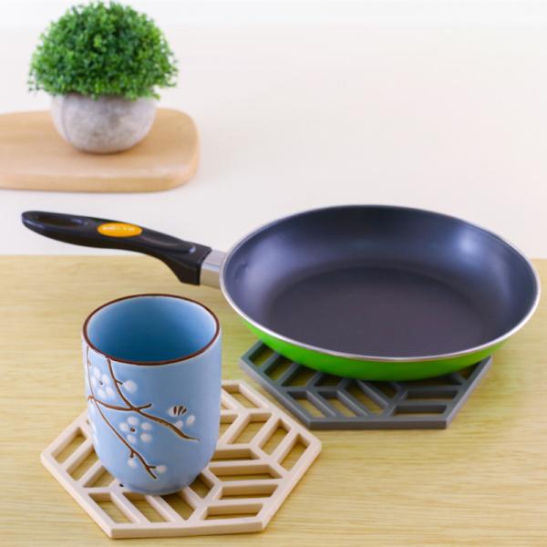 Kitchen TPR Hexagon Pot Holder Heat Insulation Pad 16*13.8cm