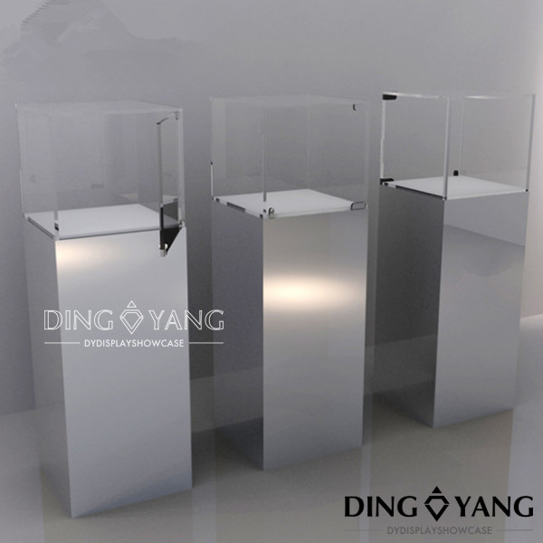 Просвещенные витрины ювелирных магазинов