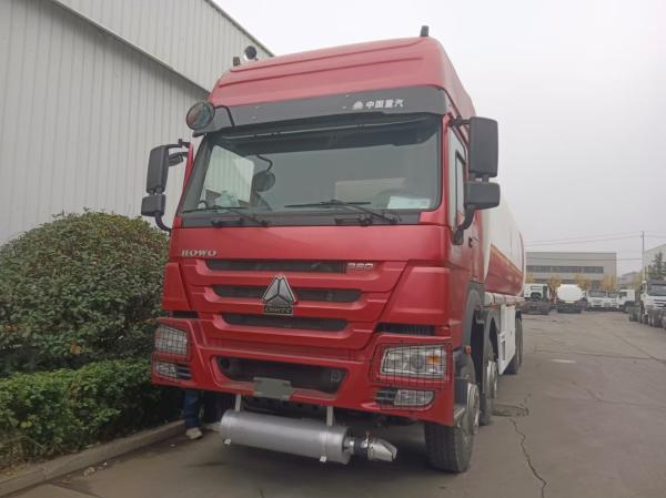 SINOTRUK HOWO Red Oil Tank Truck 400HP 8×4 12 rodas de alta capacidade