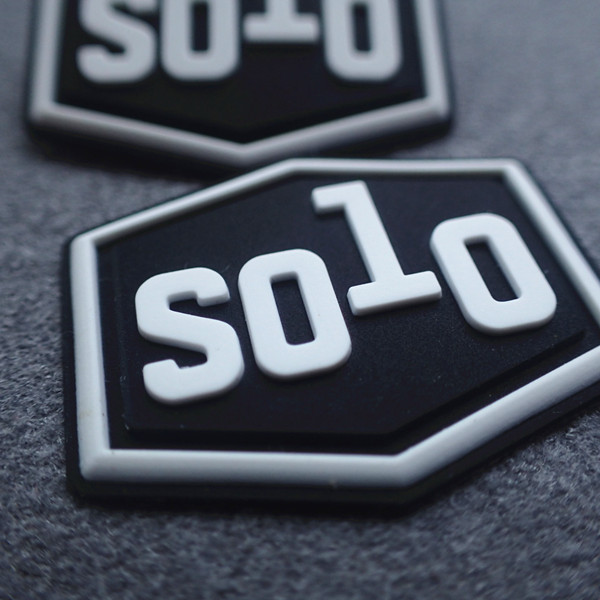 Черные мягкие ярлыки одежды силиконовой резины 3D