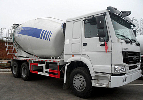Concrete Mixer Trailer 8 CBM Tank , Mixer Cement Truck With 300L Fuel Tank