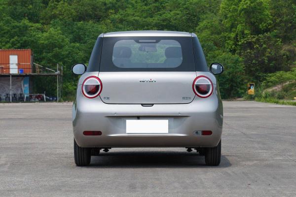 Slow Charging Mini Electric Car Vehicles 30kW 12.92kWh Battery Changan Lumin