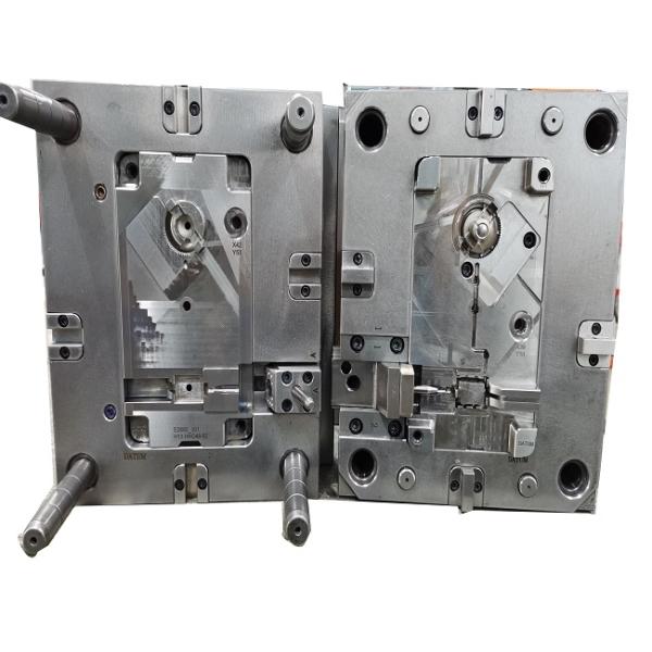 H13 HRC48-52 Injection Plastic Mold Maker For Electronic Appliance