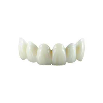 Coroa natural do dente da zircônia da cor menos os molares transparentes nenhumas linhas pretas nas bordas