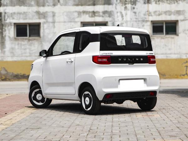 Small mini electric vehicle made in China spot sale by SAIC Wuling