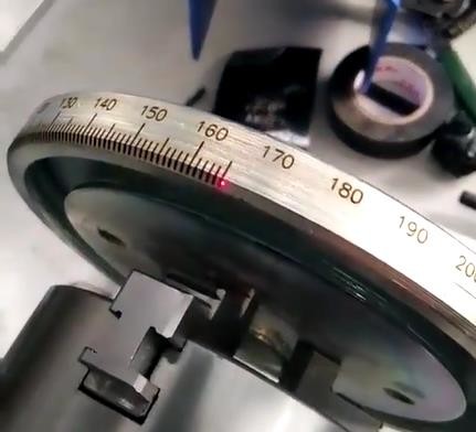 Мини Handheld машина маркировки лазера волокна для номера Sn кода Diffferent металла
