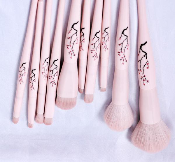 Private Label Teens 7 PCS Face Makeup Brush Rose Quartz Handle Design