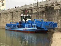 Bateau faucheur à hélice de 1,8 m de largeur de coupe, puissance de 75 kW, vitesse de 4-5 km/h