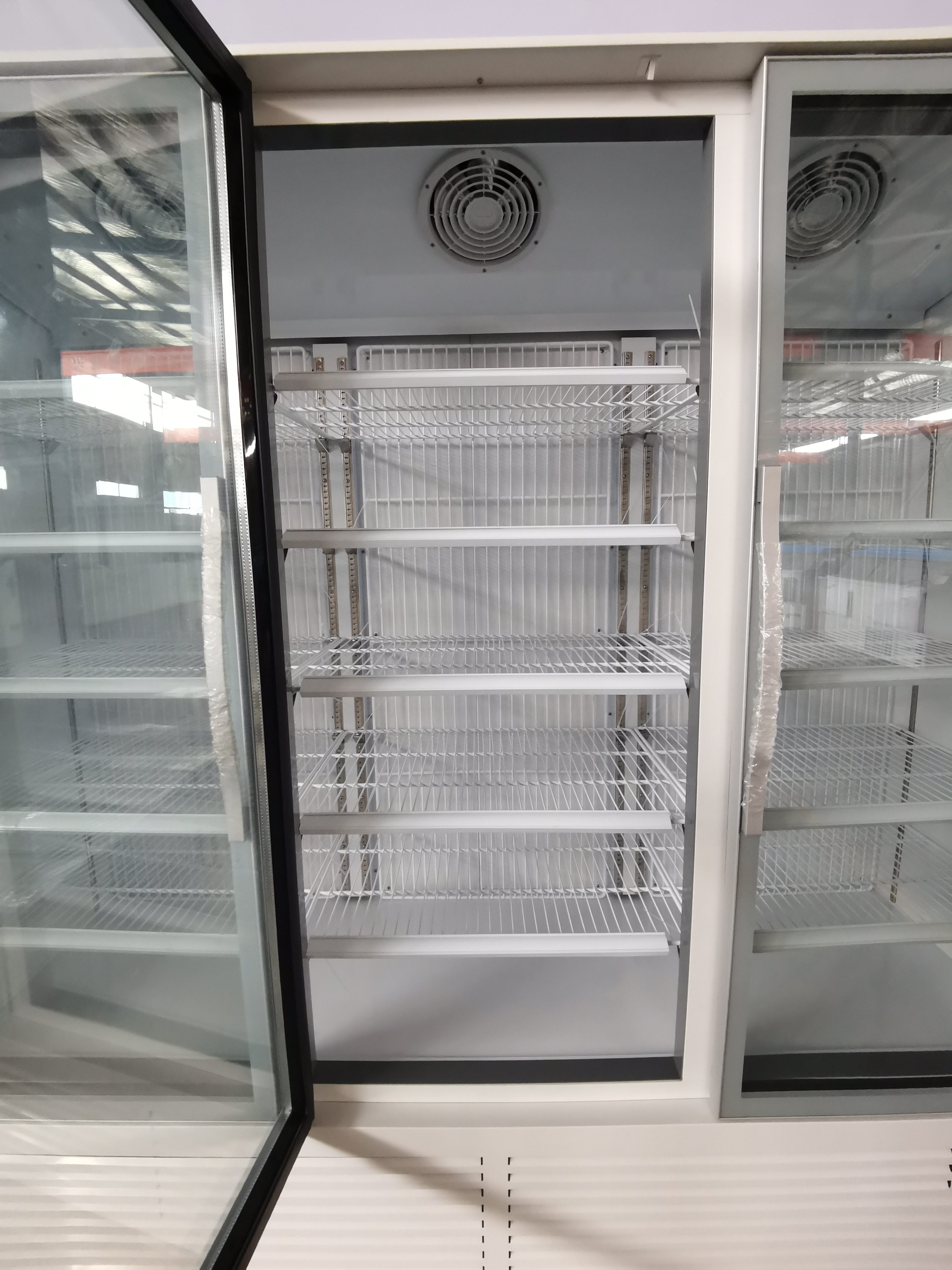 Дверь 2 качаний стеклянная Достигаемост-в замораживателях Merchandiser с ярлыками энергии