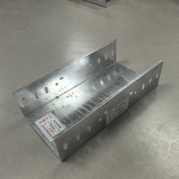 Non Flammable Galvanized Perforated Cable Ladder Raceway Tray Medium Voltage