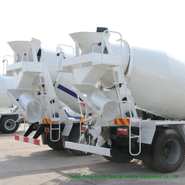 YUEJIN 5m3 Small Concrete Mixer Truck With Pump , 4x2 Mobile Mixer Truck