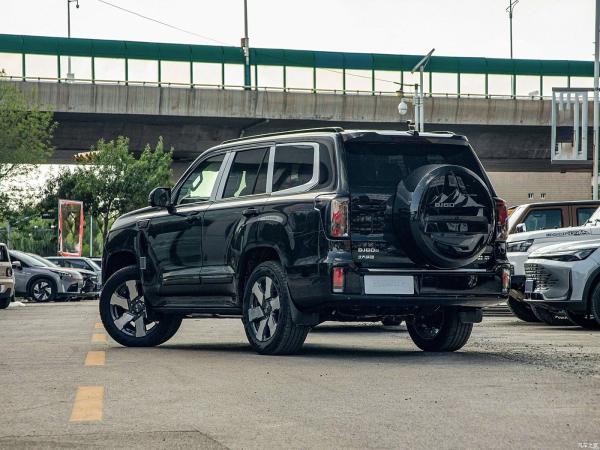 BJ60 New Large 4WD SUV With 48V Light Mixed System 1.5T Maximum 188 Horsepower Gas Car 7 Seats With Max Speed 180KM/H