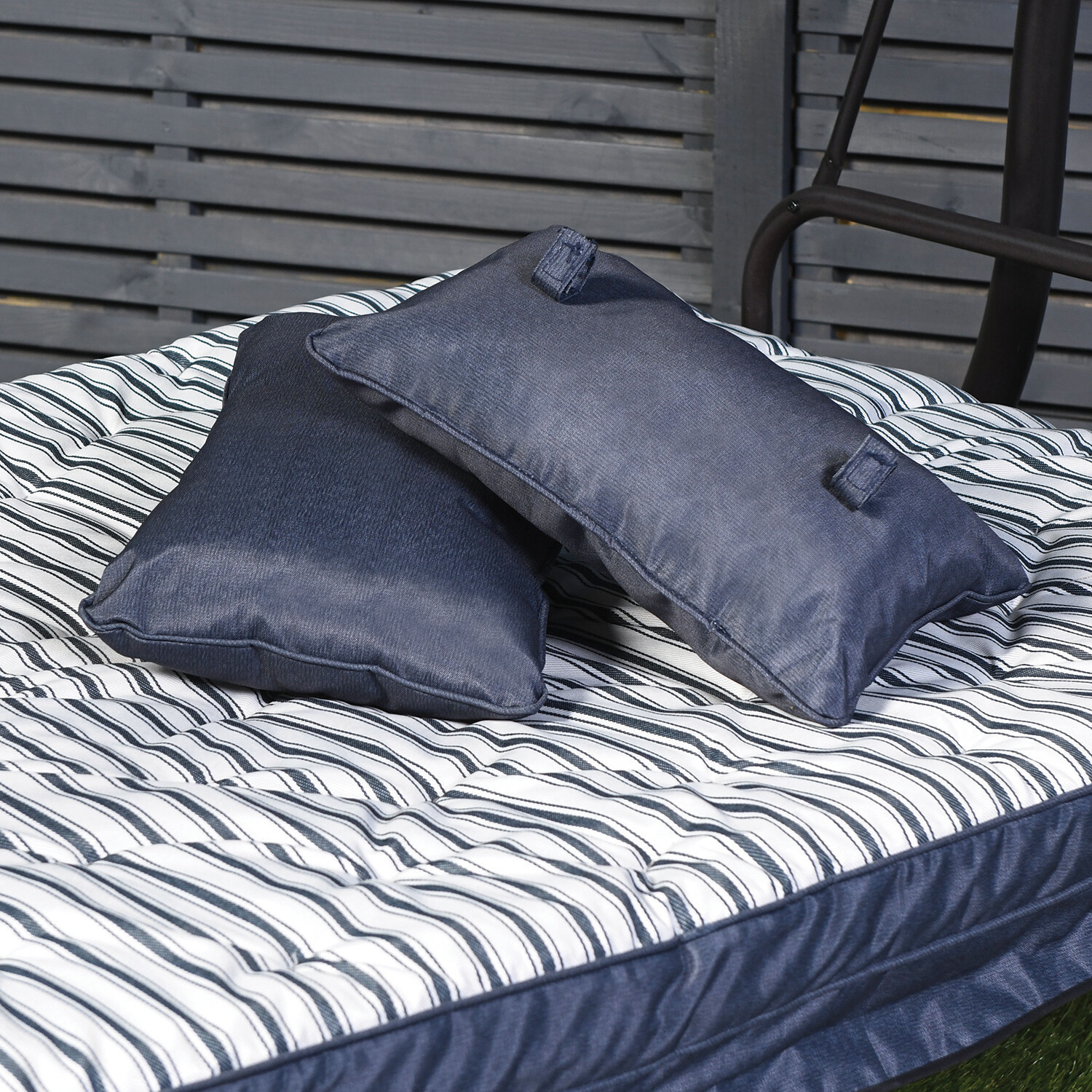 Comfortable and Durable 3 Seater Garden Swing Chair with Canopy Weight Capacity 340kg
