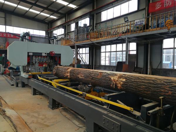 A faixa horizontal hidráulica do log viu a serração de madeira automática grande para a madeira vendo