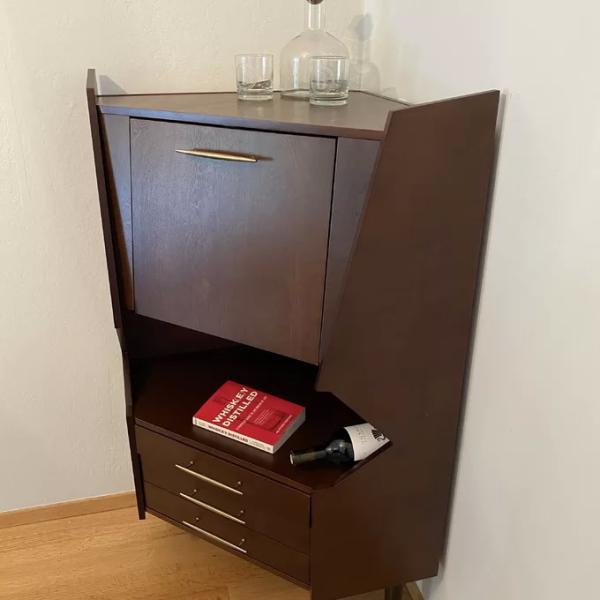 Commercial Wooden Corner Liquor Cabinet Counter For Alcohol Wine Display