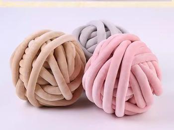 1/0.03NM 100% Polyester Fluffy Tube Giant Velvet Yarn Skin Friendly For Knitting Blanket Bag