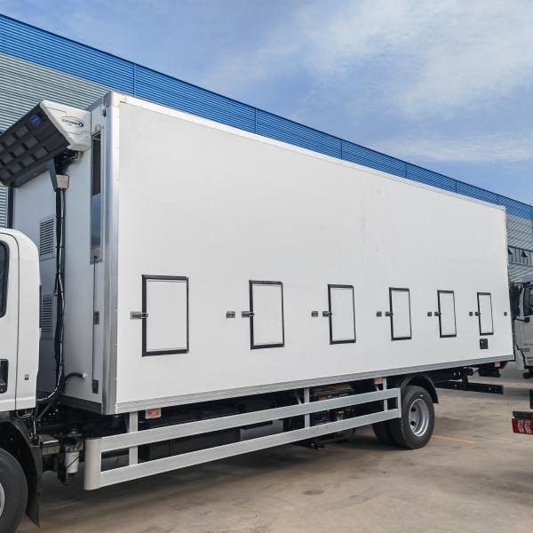 ISUZU Intelligent Live Baby Chick Day Old Chicken Transport Double Temperature Unit Poultry Delivery Truck