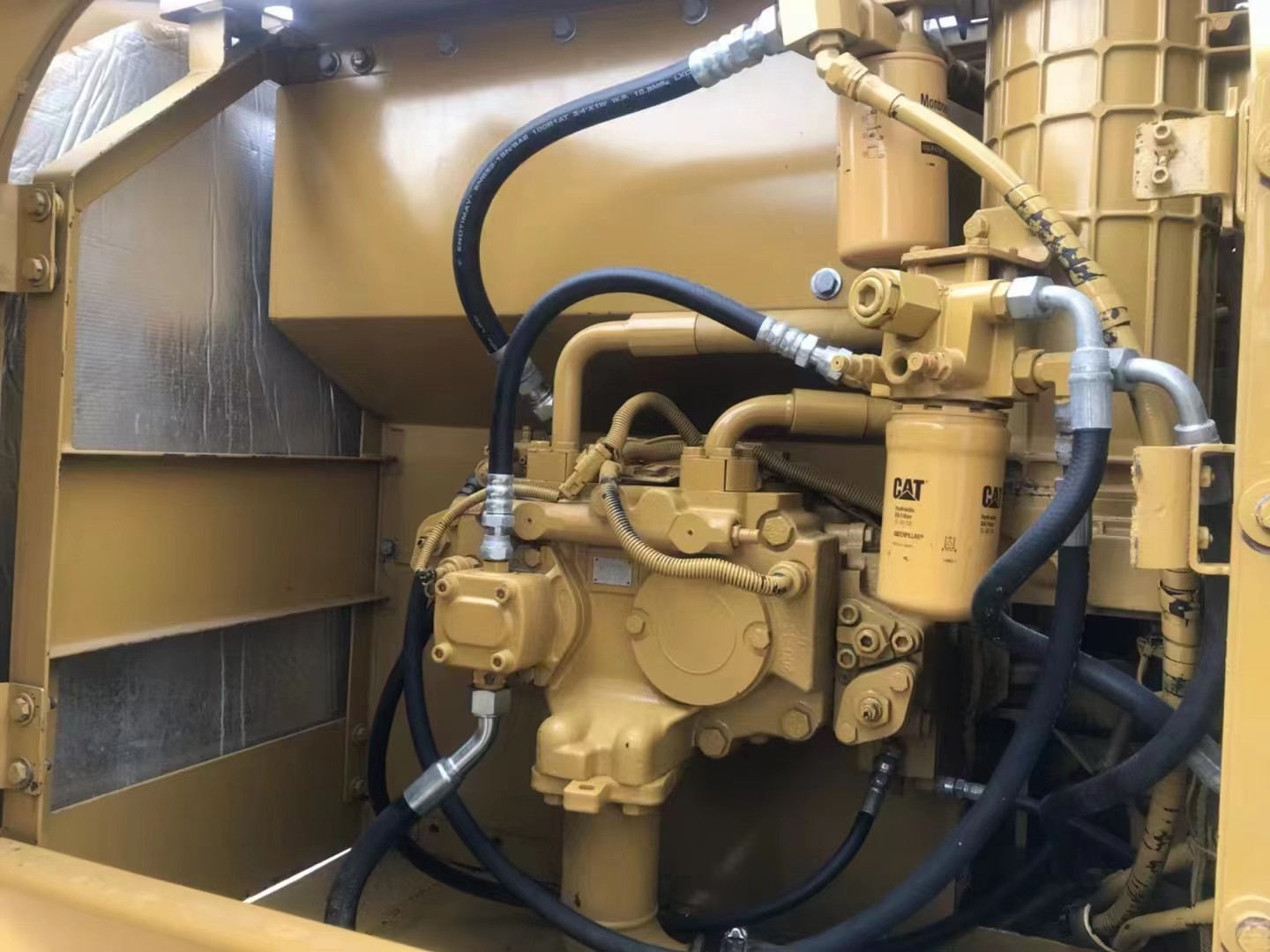 Подержанный экскаватор Cat 320C, в хорошем состоянии, доступен сегодня.