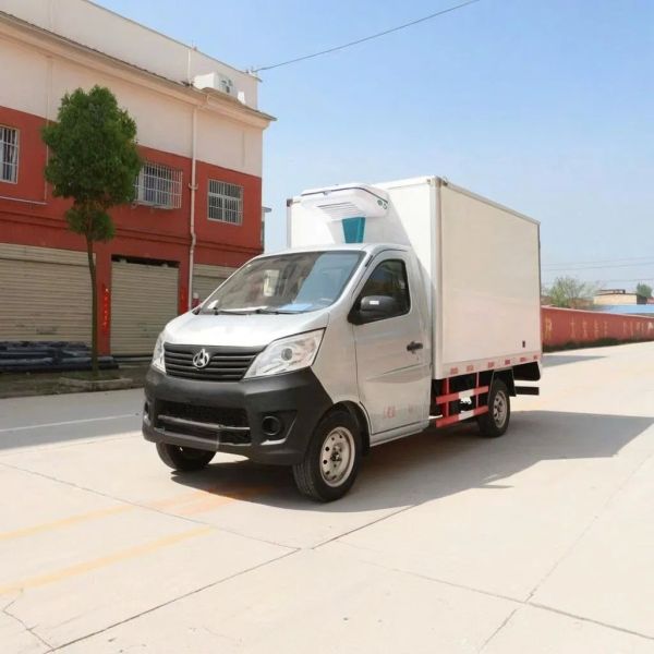 Diesel Fuel Mini Refrigerator Truck For Fruit / Vegetable Transport