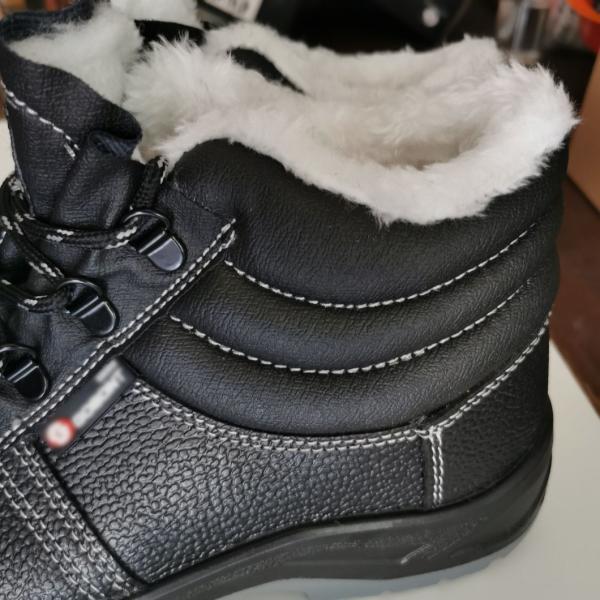 Labor Protection Shoes with Anti Piercing Steel Toe Cap and Comfortable Ventilation
