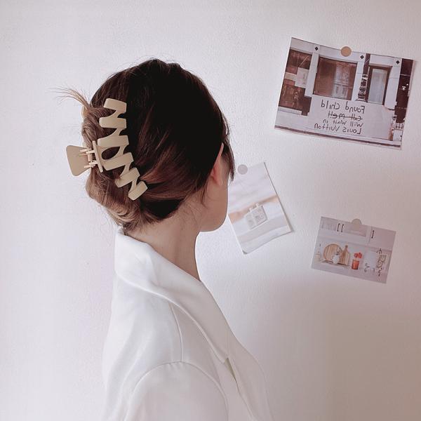 Matte Plastic Hair Accessories Claw Clips Solid Color Wavy Gripping Heat Resistant 11x4.5cm