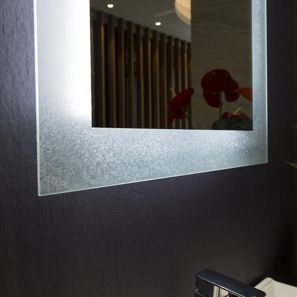 3000K - 6000K Anti Fog Bathroom Mirror 24 30 36 48 Inch Square Light Up Mirror