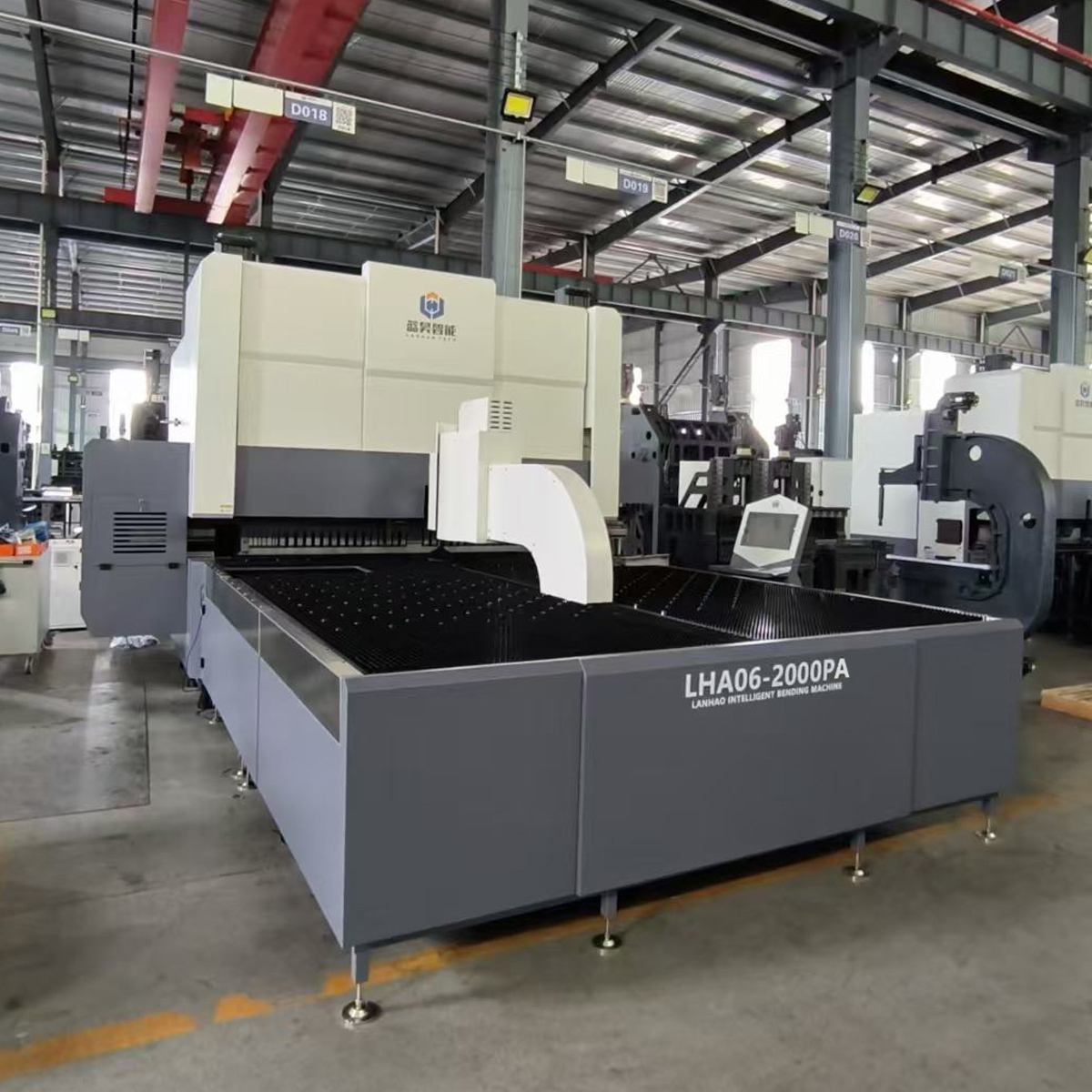 LHA-2000PA Intelligent Panel Bender for 3.0mm Thick Plate Bending with 15 Servo Axes and 2000mm Bending Length