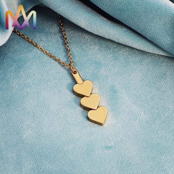 Women Engraved Plating SS304 Heart Shaped Pendant Necklace With 45cm Chain