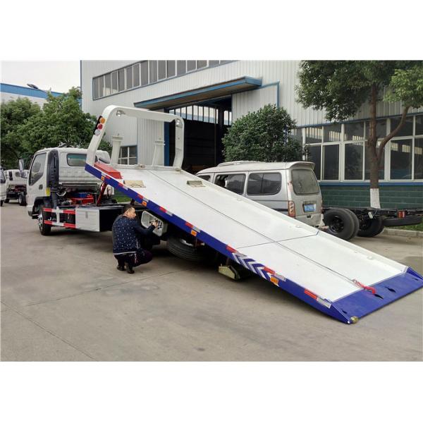 ISUZU 4x2 Small Tow Truck , 6 Wheels 3 Ton Flatbed Wrecker Truck For Two / Three Cars